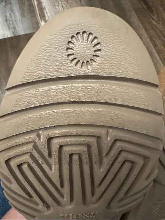 NWOT- Women's Romely Ugg - Picture 3 of 6